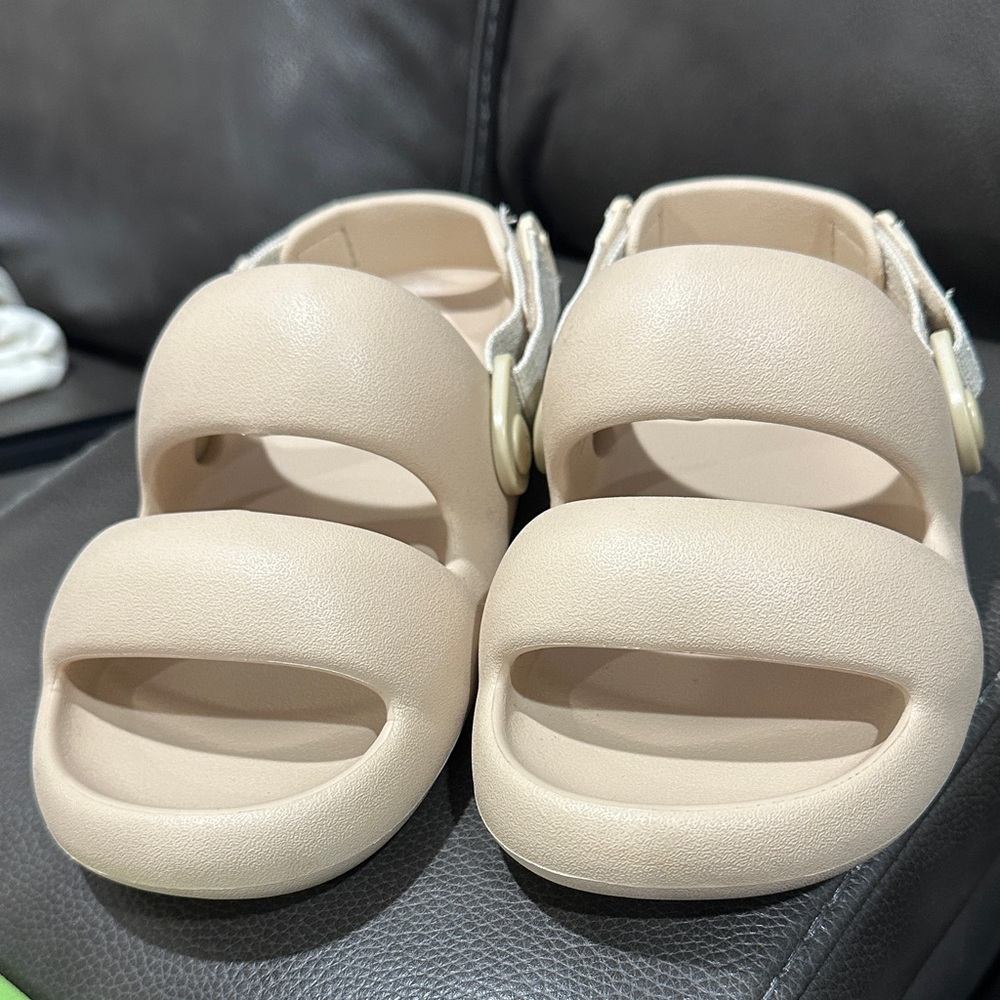 Posée Beige Slide Sandals